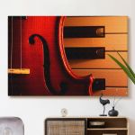 pinakas-se-kamva-orizontios-saloni-e-02511-violin-on-electric-piano-with-candle-light