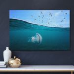 pinakas-se-kamva-orizontios-saloni-h-03568-mediterranean-gulls-flying-sky-barrel-jellyfish