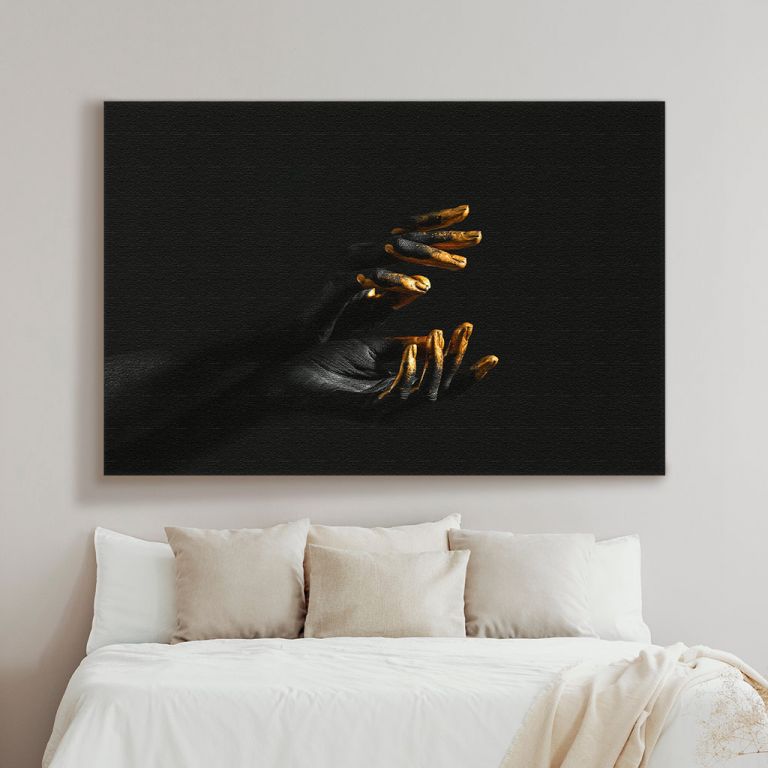 pinakas-se-kamva-orizontios-krevatokamara-m-05515-hands-woman-black-golden-paint-on