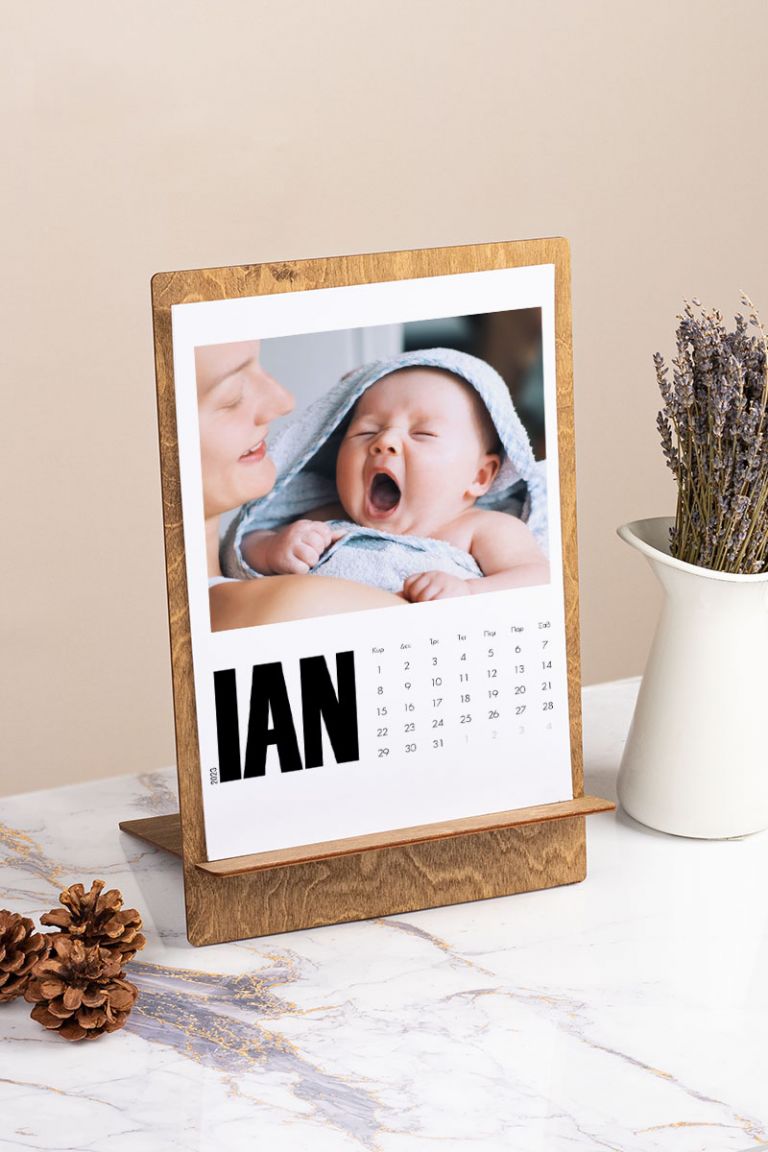 wooden-calendar-plexi-big-shelf-portrait-a-p3-dark