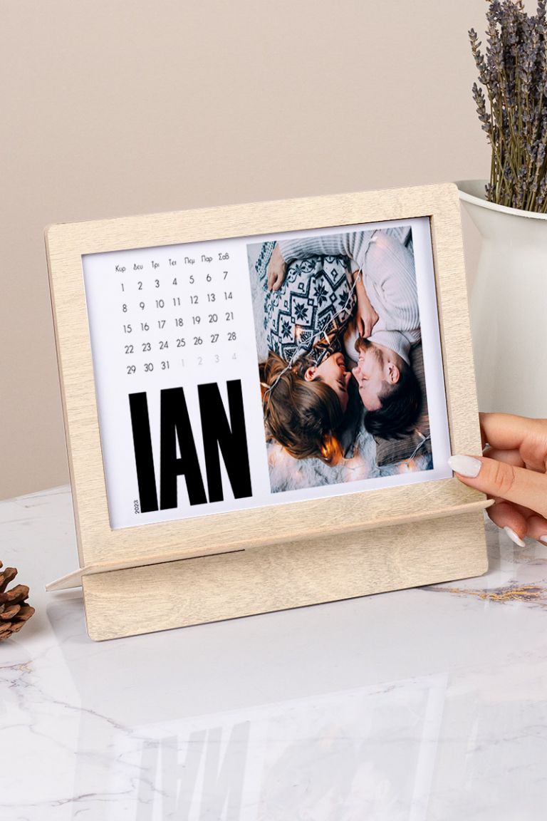 wooden-calendar-plexi-frame-c-white-0003