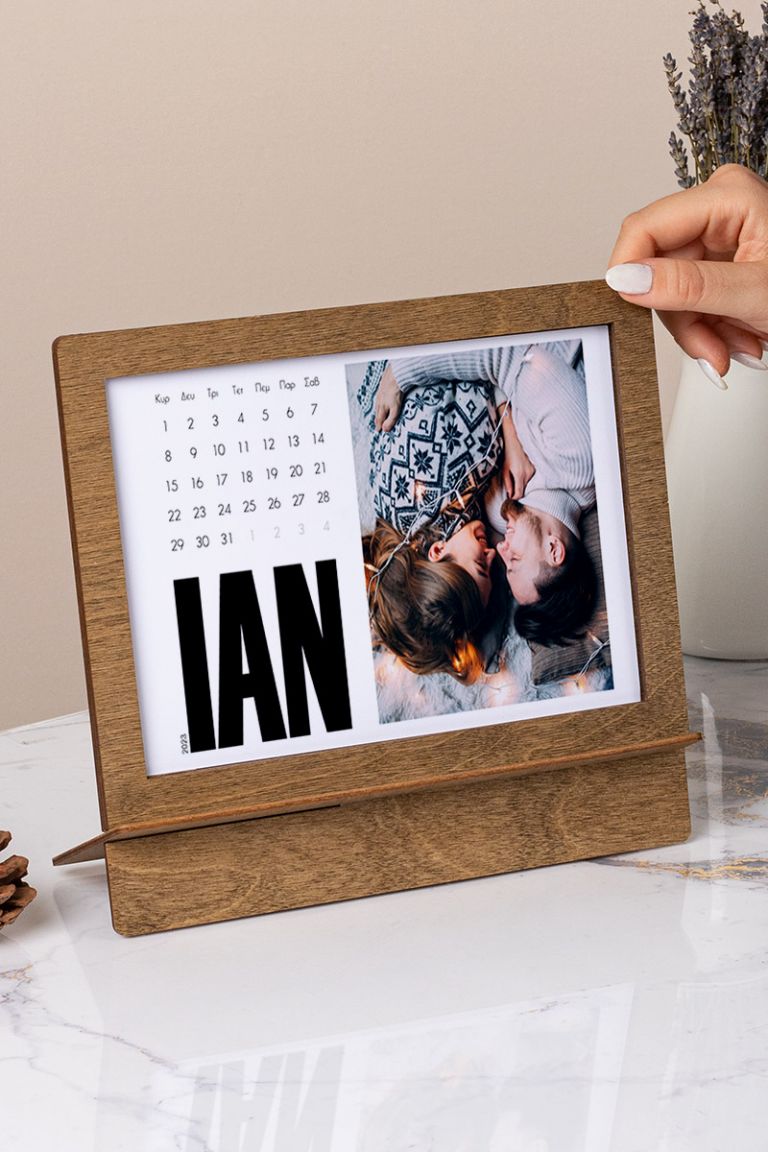 wooden-calendar-plexi-frame-d-0003