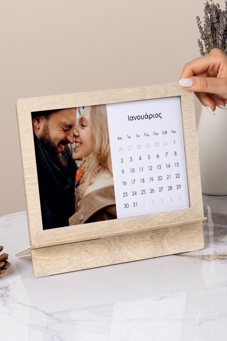 wooden-calendar-plexi-frame-d-white-0002