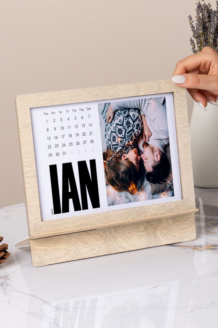 wooden-calendar-plexi-frame-d-white-0003