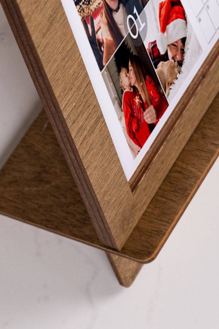 wooden-calendar-plexi-frame-e-0001