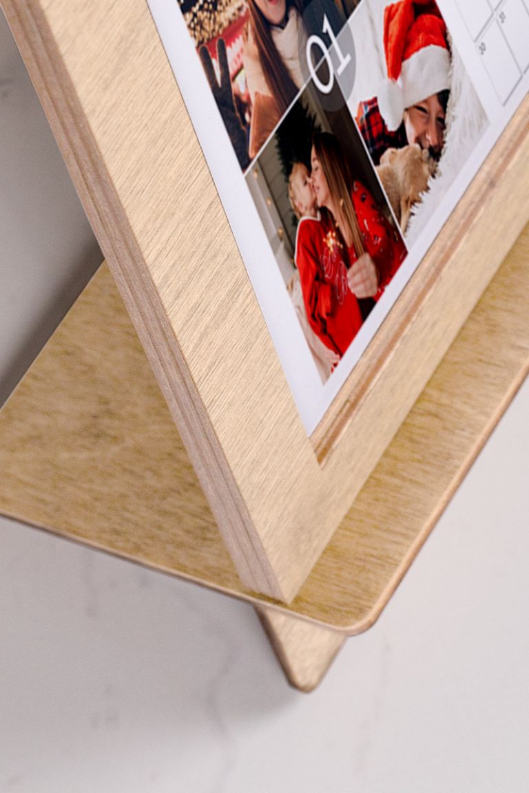 wooden-calendar-plexi-frame-e-white-0001