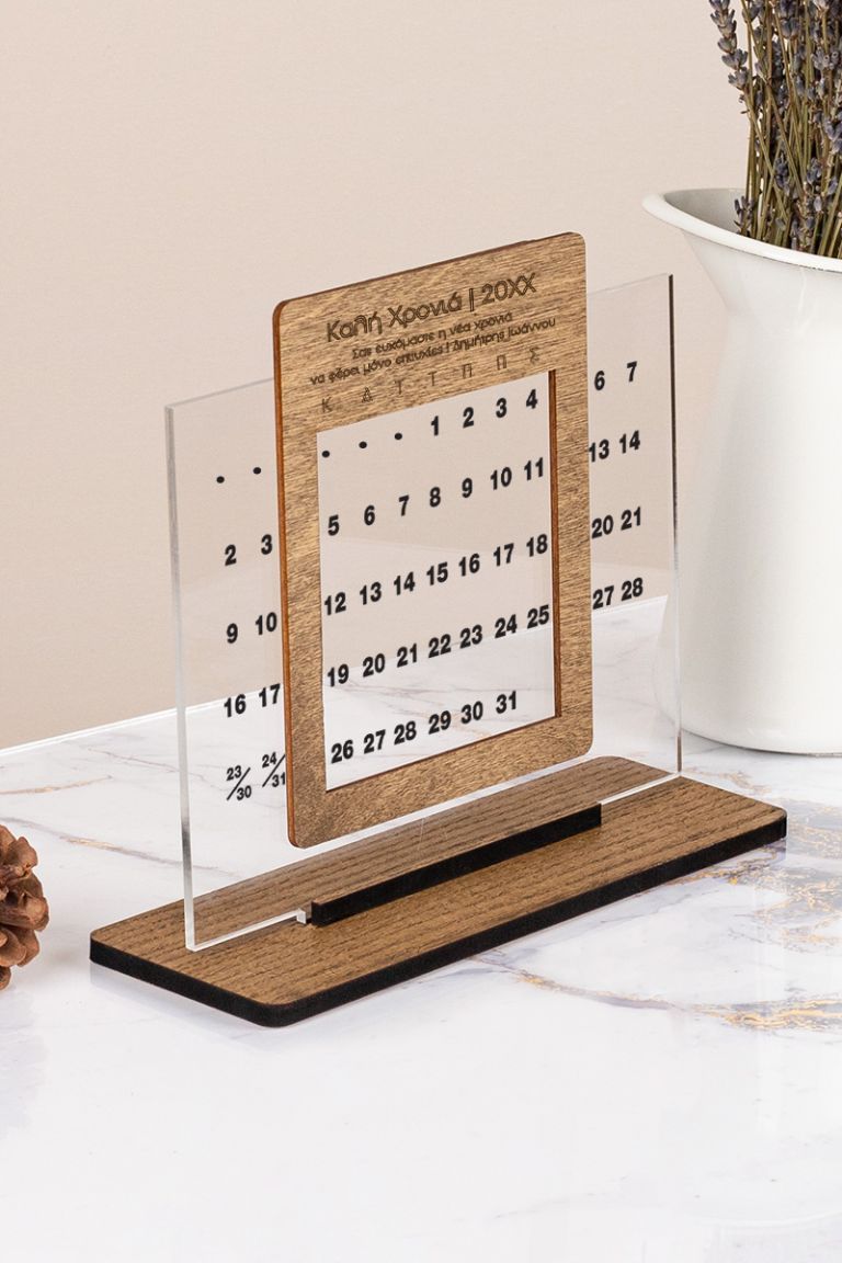 wooden-calendar-plexi-polaroid-a-bus2