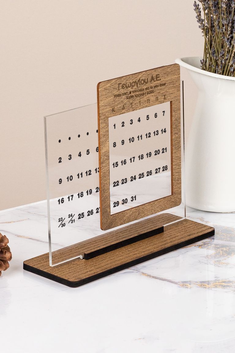 wooden-calendar-plexi-polaroid-b-bus2