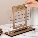 wooden-calendar-plexi-polaroid-c-bus2