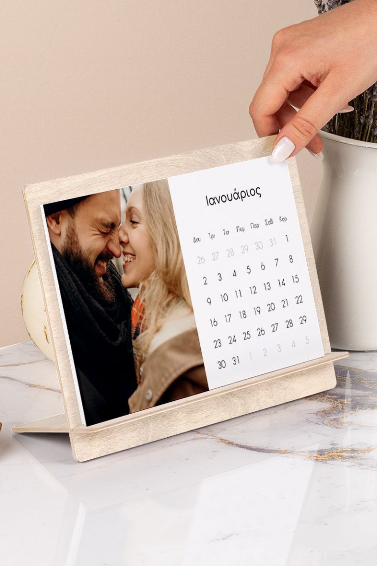 wooden-calendar-plexi-shelf-c-white-0002