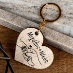 fd-keychain-wooden-heart-c-fist-bump